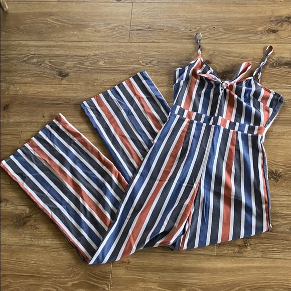 🔹SOLD Romeo & Juliet Wide Leg Jumpsuit 🔹 - Picture 3 of 8